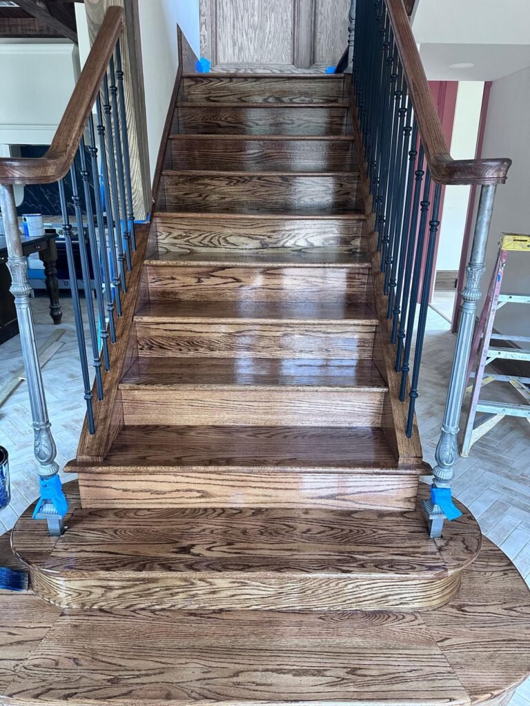 Trabajo terminado de una escalera para un segundo piso