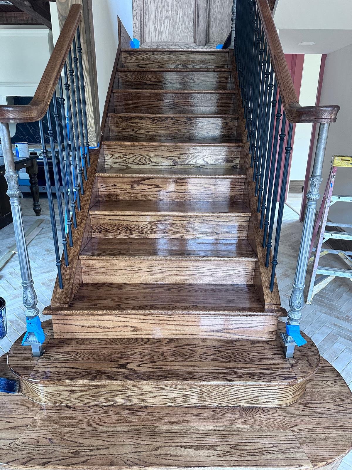 Trabajo terminado de una escalera para un segundo piso